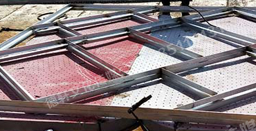 晉中醫(yī)院樓頂大字安裝施工中